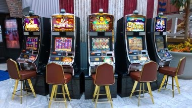 Pragmatic Play slot paytable showing symbol values and bonus features
